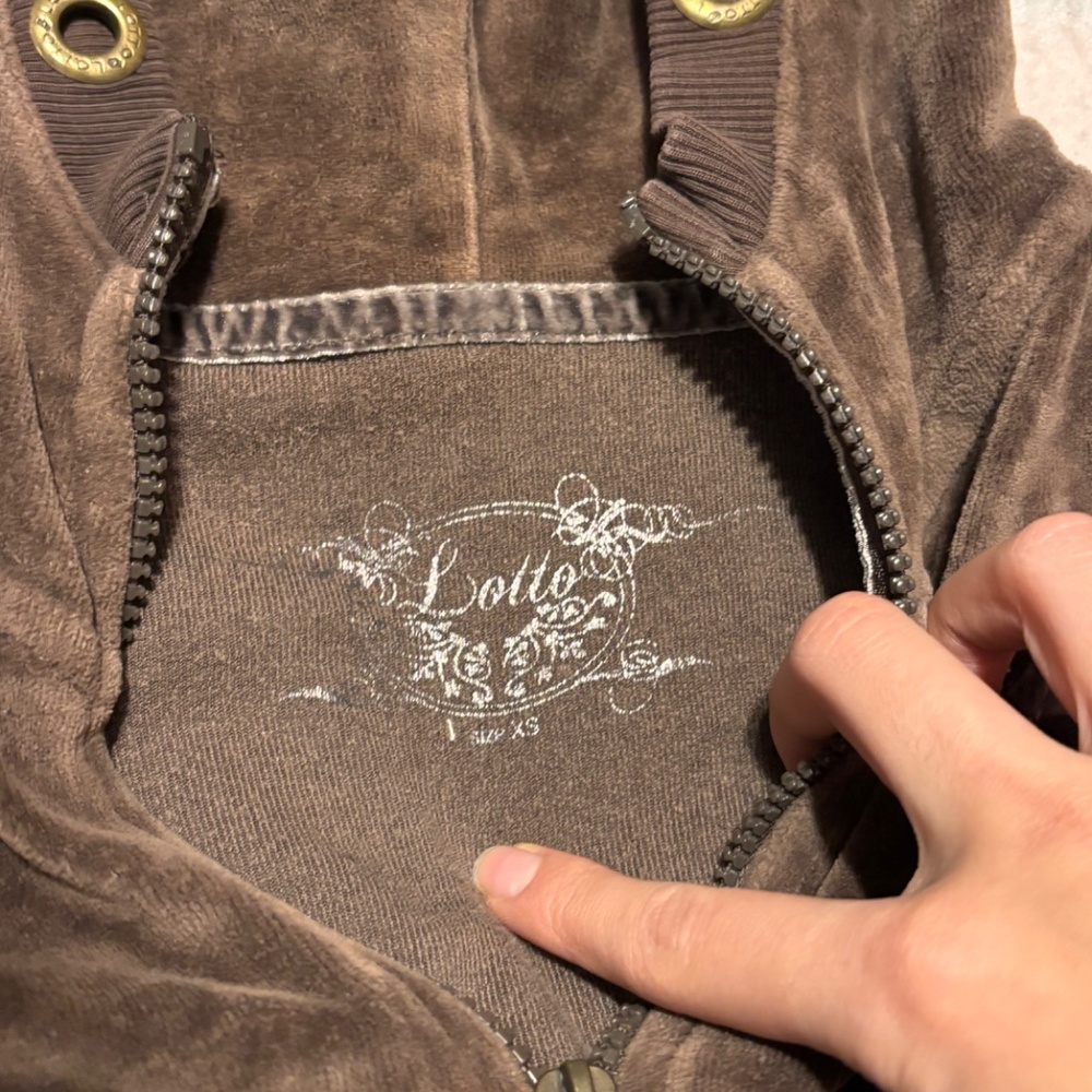 Y2K Brown Velvet Zip-Up Hoodie –  Detailed Vintage 2000s Style - Picture 2 of 5